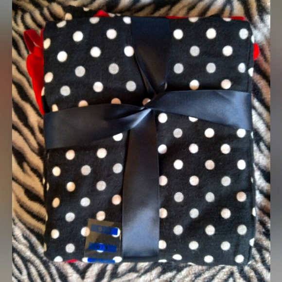 Brand new Tommy Hilfiger pajamas - Picture 2 of 3